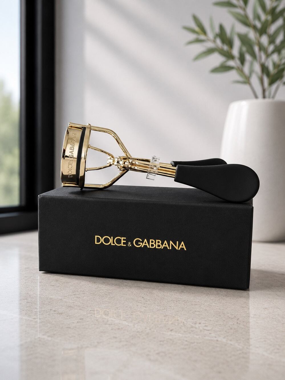 New Dolce & Gabbana Gold Eyelash Curler Black Handle Luxury Lash Curler